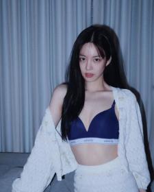 李侑菲(Yoo-Bi Lee)