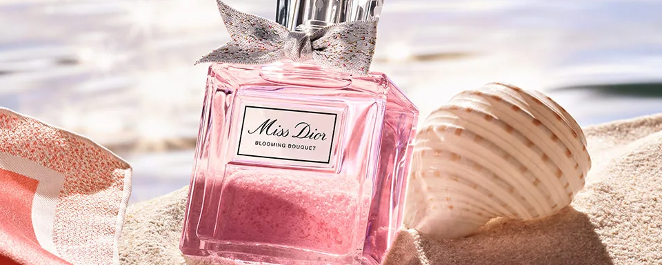 Dior，全称Christian Dior（克里斯汀·迪奥），是一个享誉全球的法国奢侈品牌，由时装设计师Christian Dior先生于1946年创立。