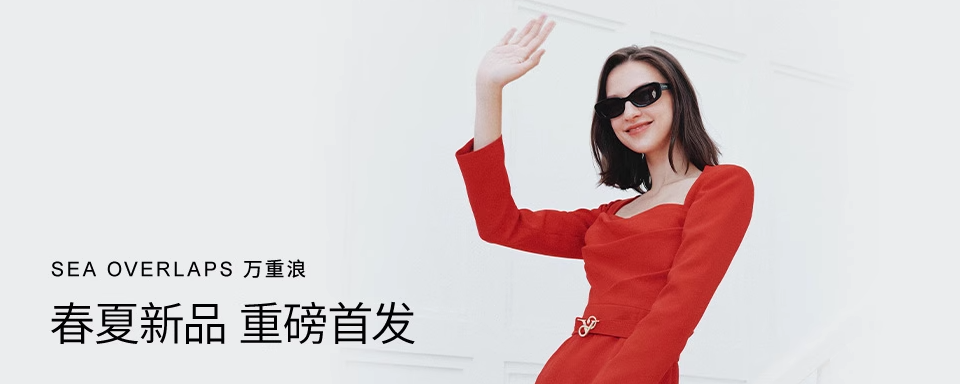 YES BY YESIR是一个成立于2013年的中国设计师品牌。它以其独特的“轻礼服”概念、新优雅主义美学以及精湛的工艺，迅速在中国时尚界崭露头角，并成为众多明星、名流和时尚精英青睐的红毯与重要场合着装选择。
