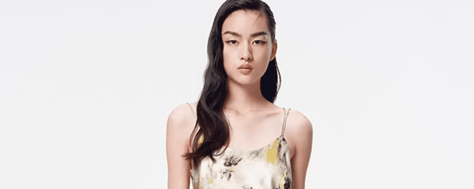 Re-BLUE(中文名:与蓝)是一个创立于北京的中国本土女装设计师品牌 。它将可持续时尚作为品牌的核心基因,致力于为新一代女性打造一个融合了时尚、艺术与环保理念的独特空间 。