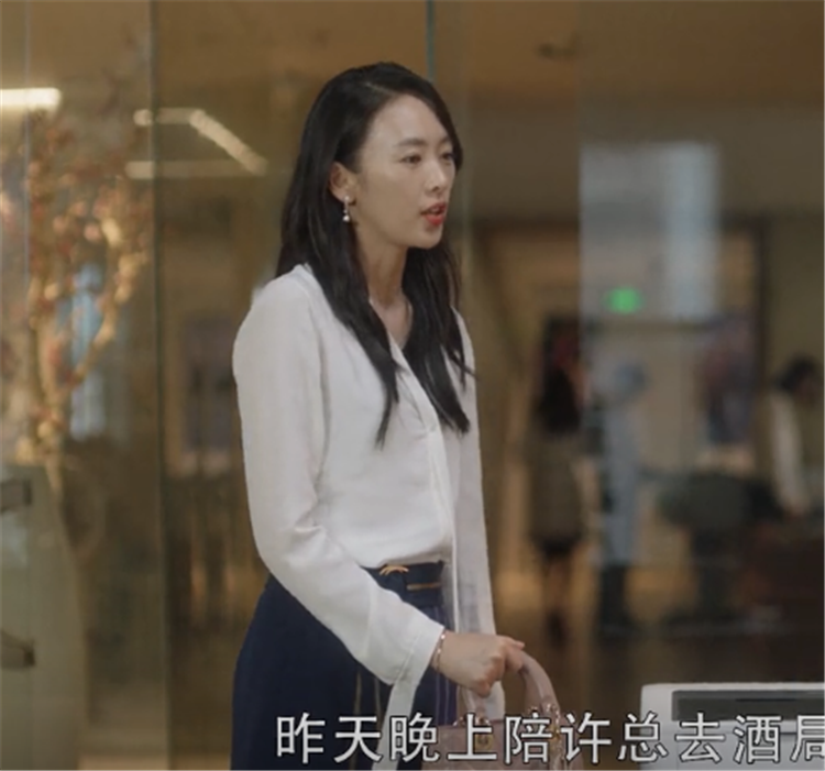 三十而已童谣顾佳江疏影王漫妮同款衬衫裙子外套风衣包包购买地址