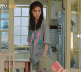 正品不贵！没有工作的一年辣目洋子万鹏同款服饰穿搭揭秘