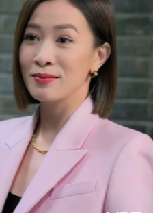 今天的她们佘诗曼梁清然同款霓裳羽衣粉色领渐变印花西装+烟管长裤