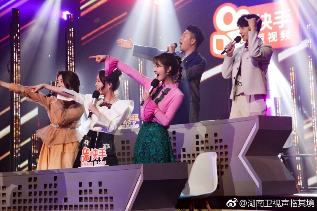 声临其境梁田同款套装裙喇叭袖桃红色长袖衬衫绿色蕾丝半裙