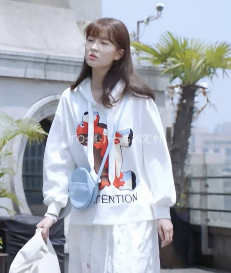 我不能恋爱的女朋友乔欣丁小柔同款白色卫衣外套